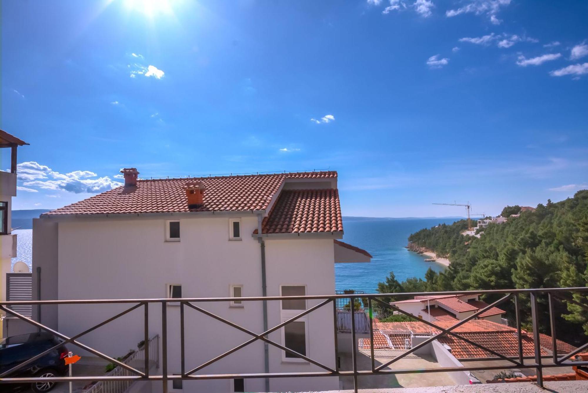 Apartments Sonata Omis Exterior photo