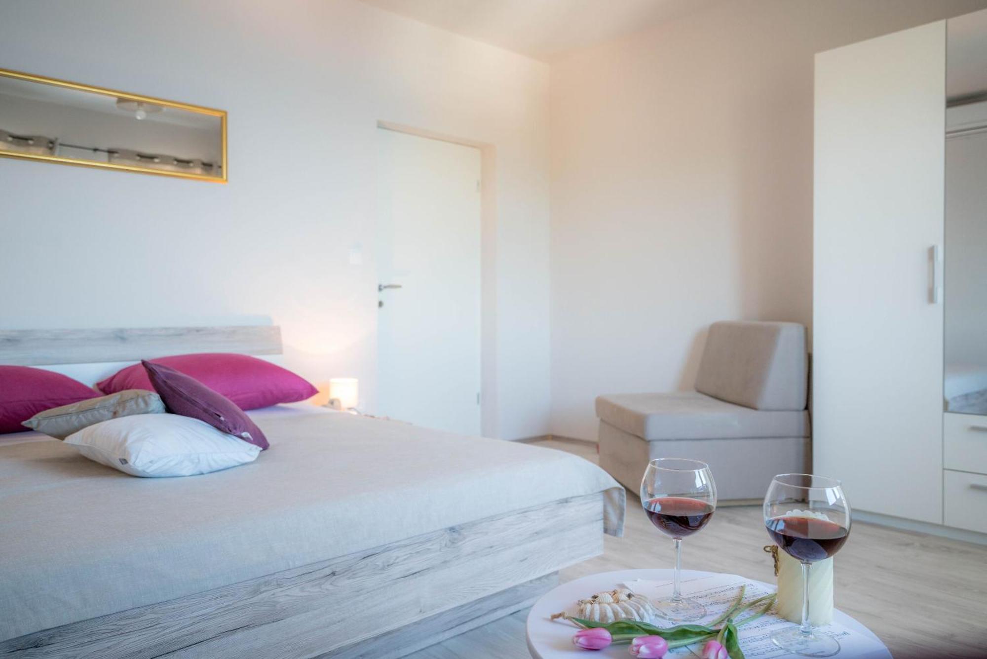 Apartments Sonata Omis Exterior photo