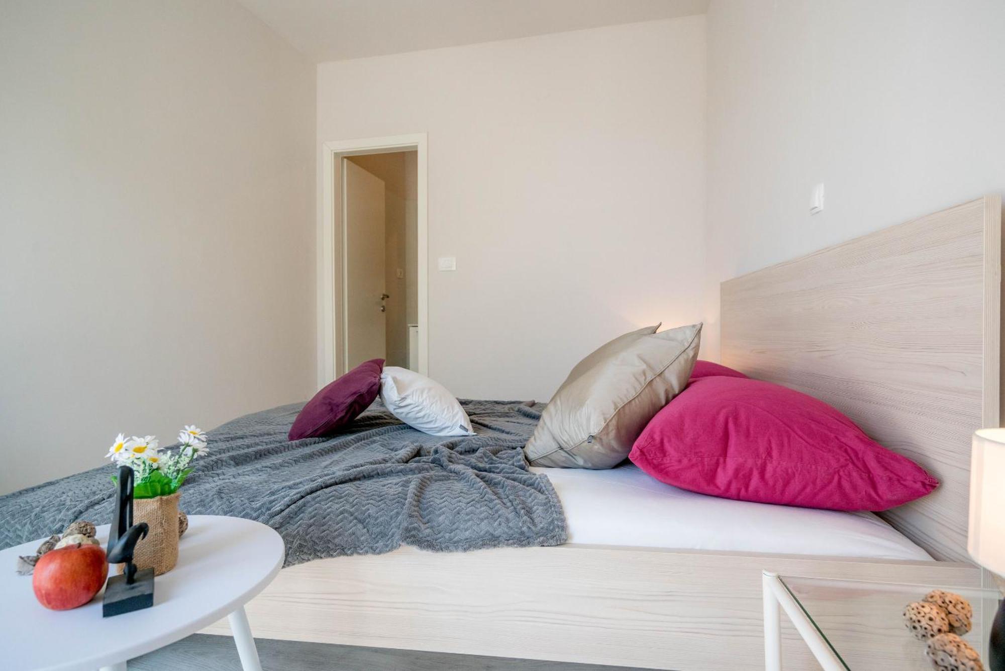 Apartments Sonata Omis Exterior photo