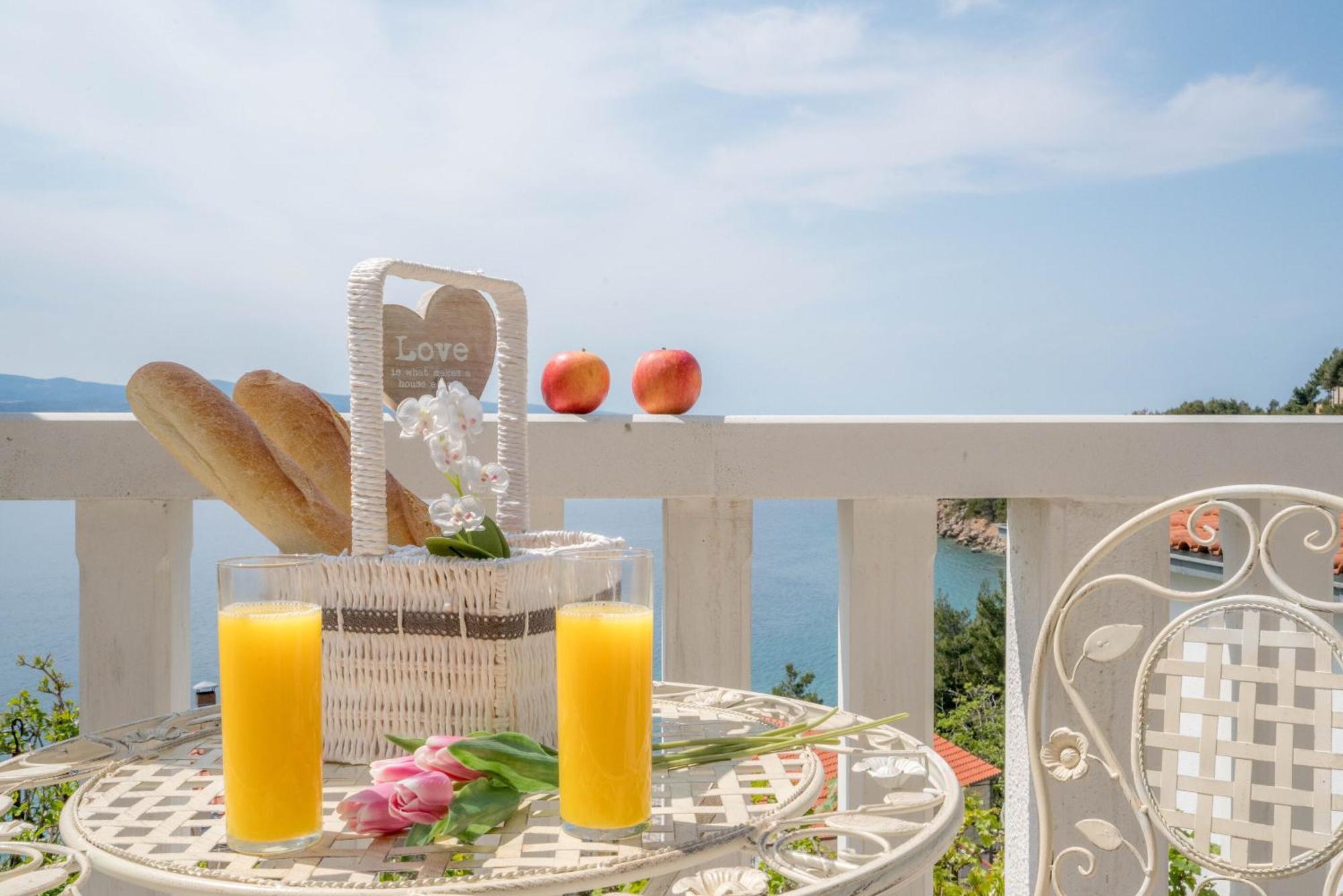 Apartments Sonata Omis Exterior photo
