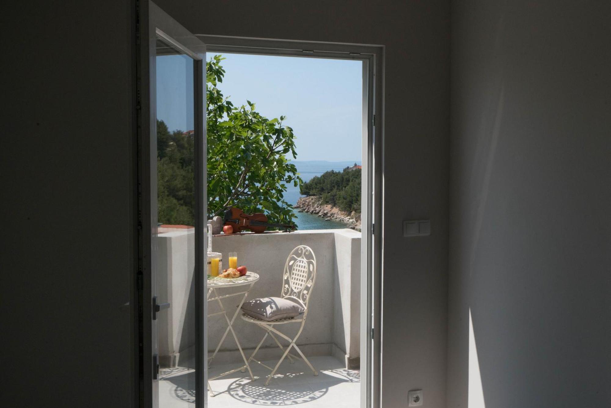 Apartments Sonata Omis Exterior photo