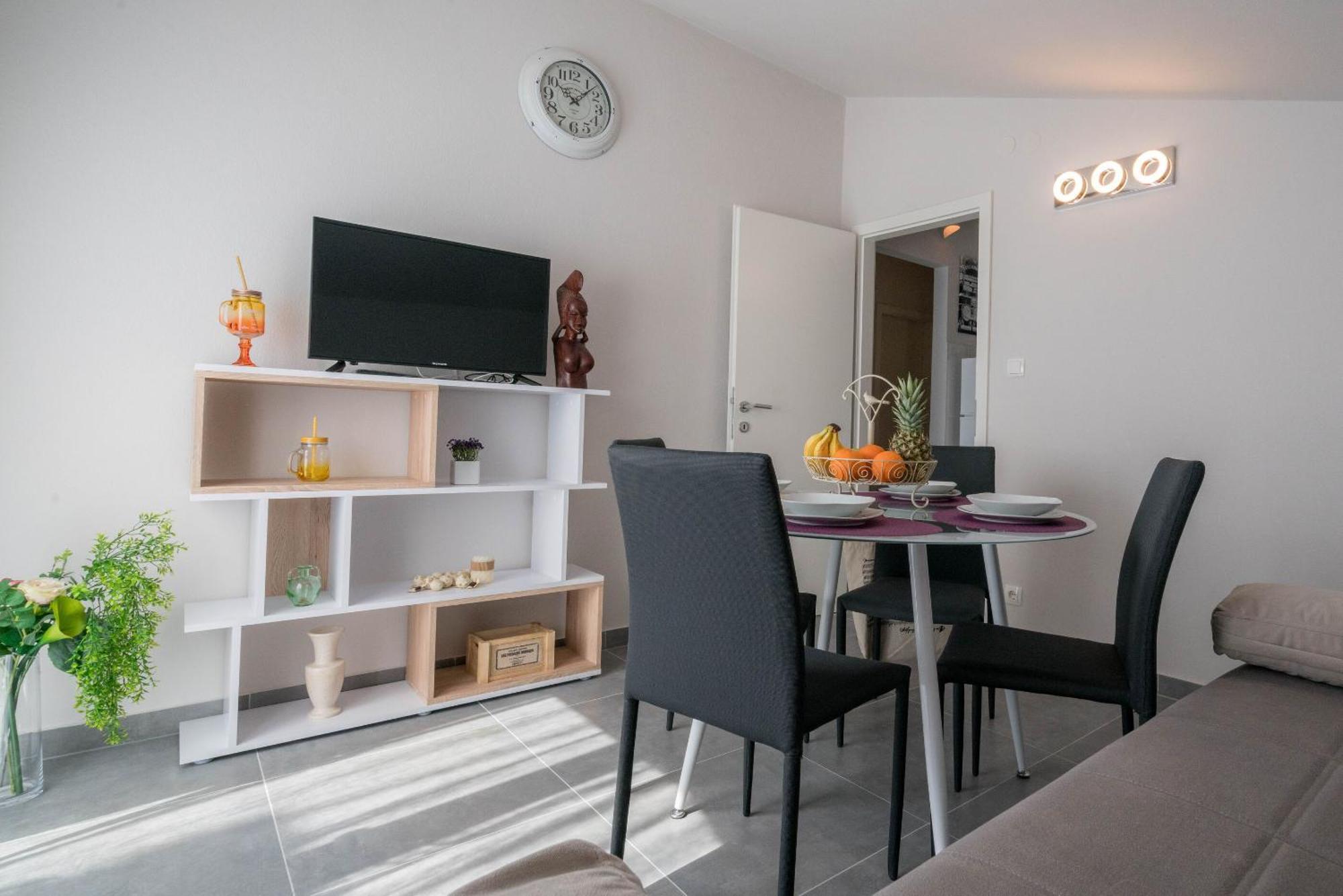 Apartments Sonata Omis Exterior photo