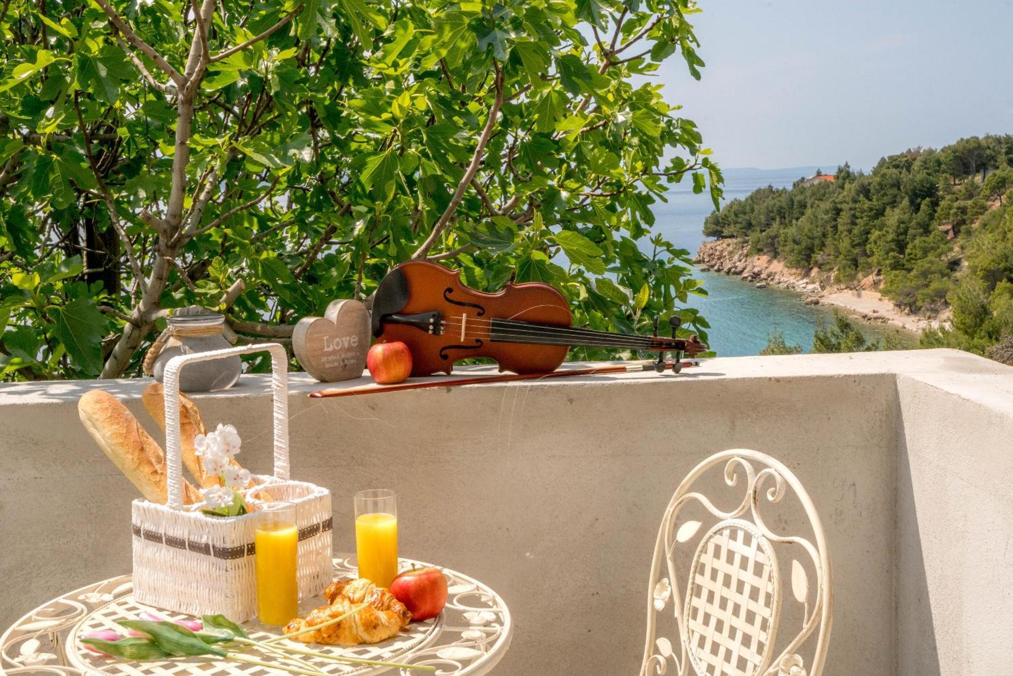 Apartments Sonata Omis Exterior photo