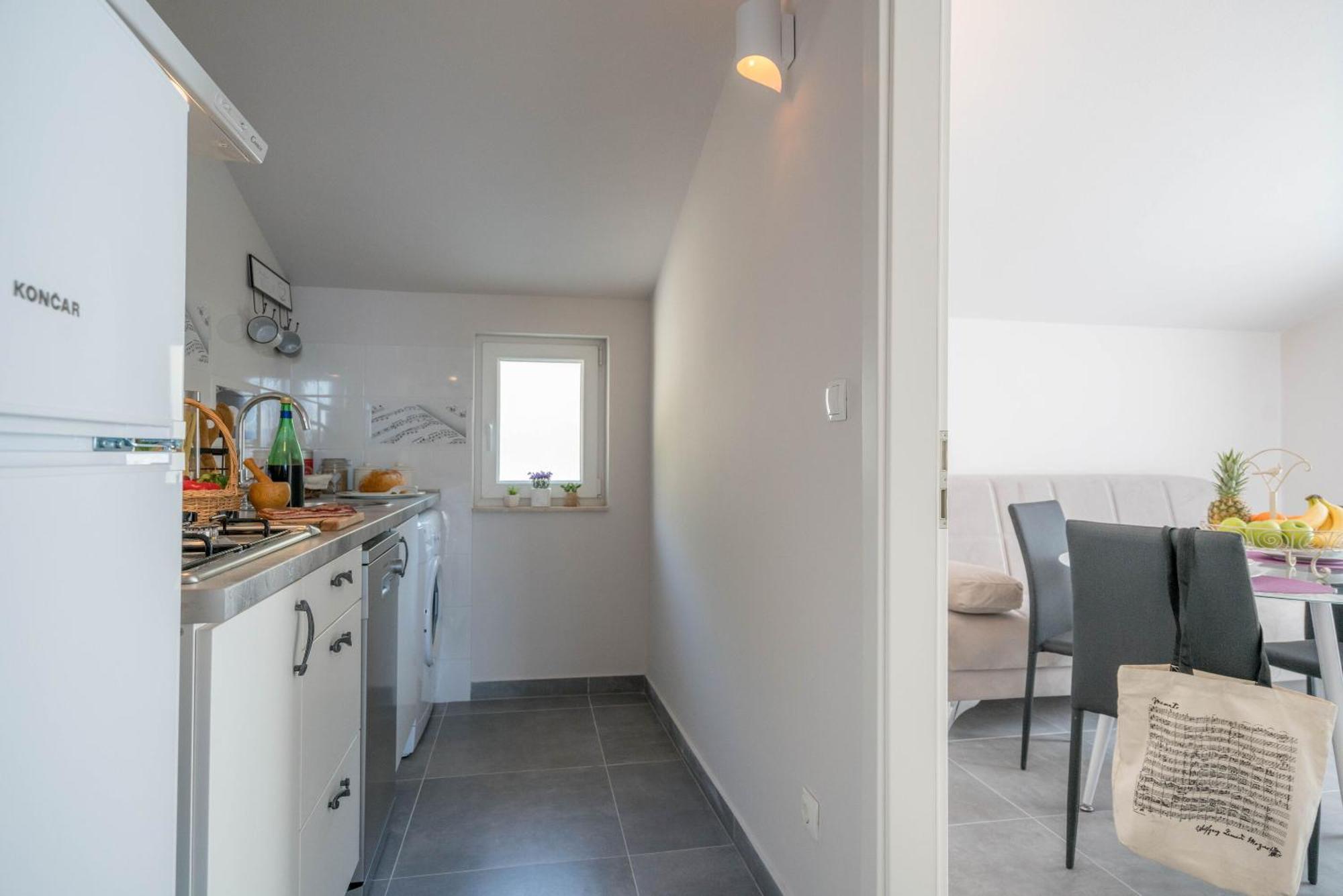 Apartments Sonata Omis Exterior photo