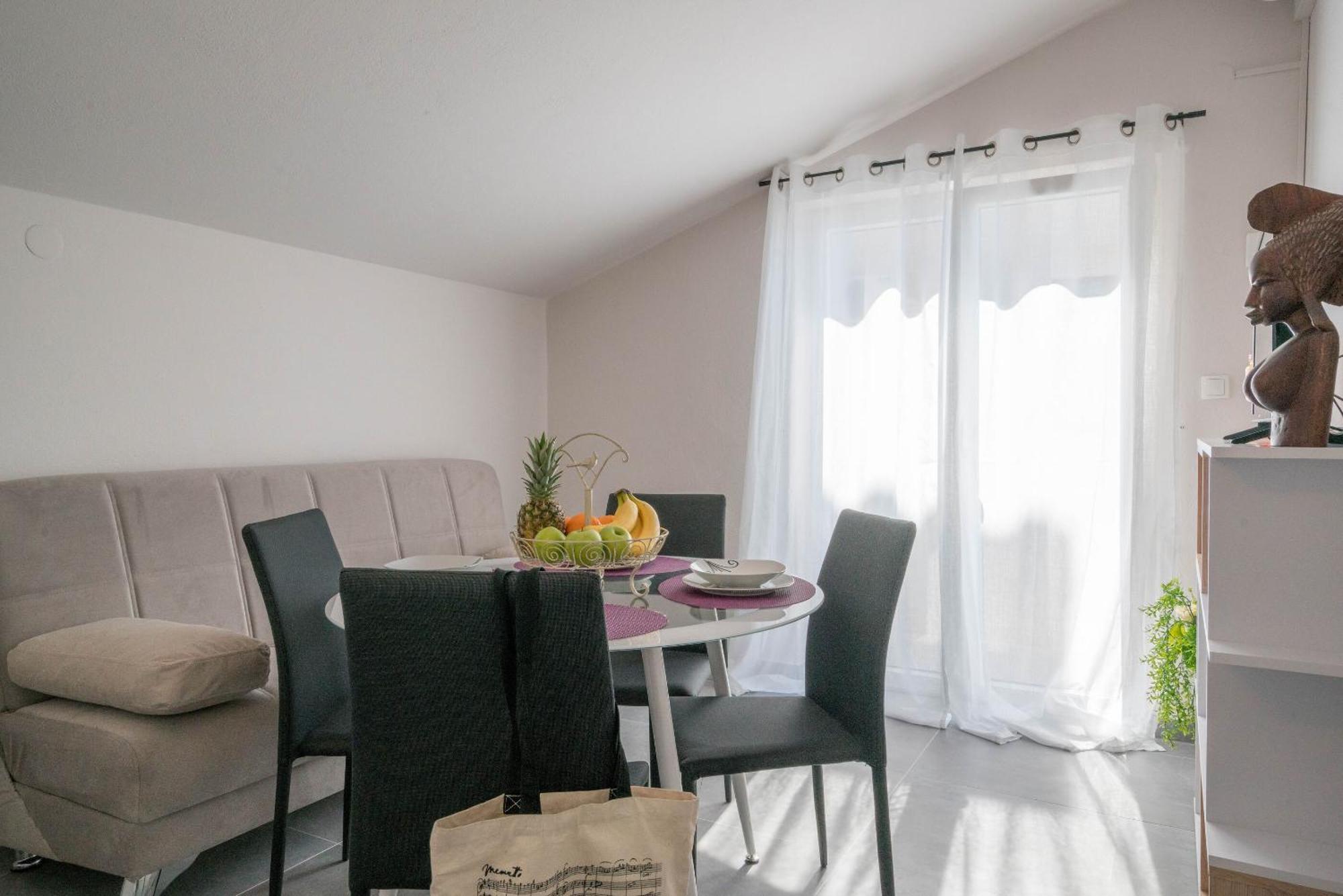 Apartments Sonata Omis Exterior photo