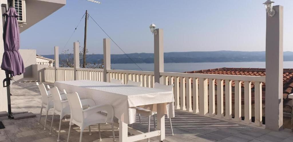 Apartments Sonata Omis Exterior photo